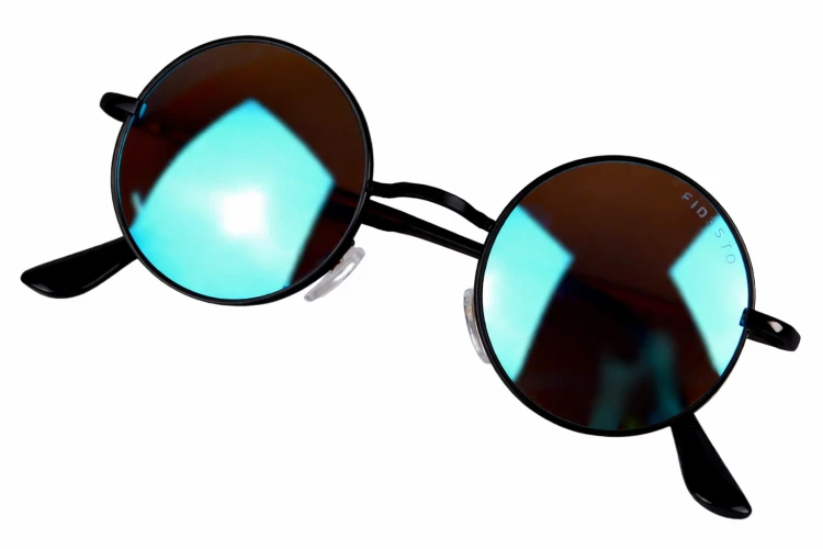 Okulary przeciwsłoneczne retro na białym tle.png